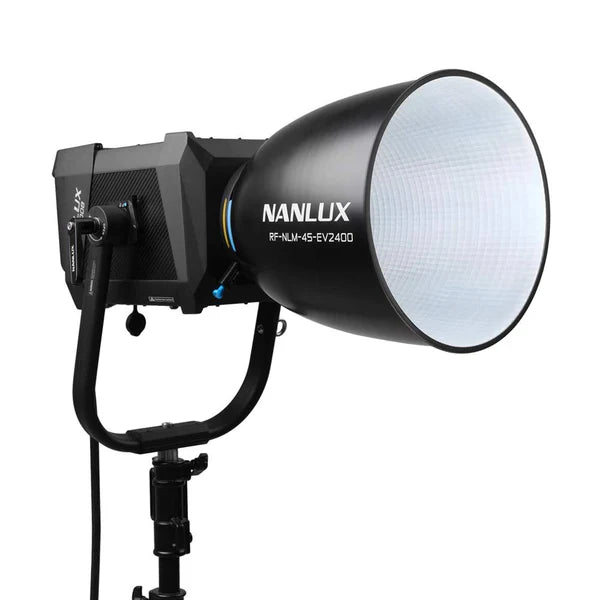 NANLUX Evoke 2400B Bi-color Spot Light with Reflector 45° in Flight case